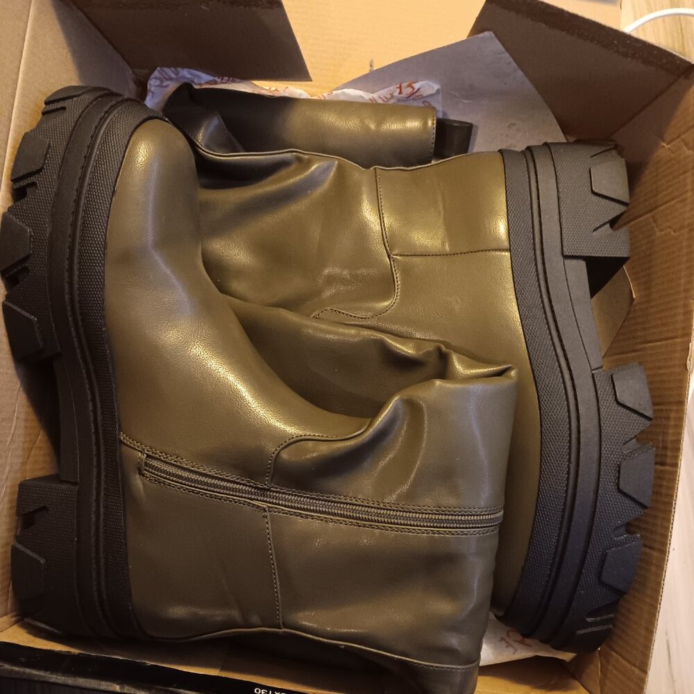 Rouge:Chic Waterproof Rainboots